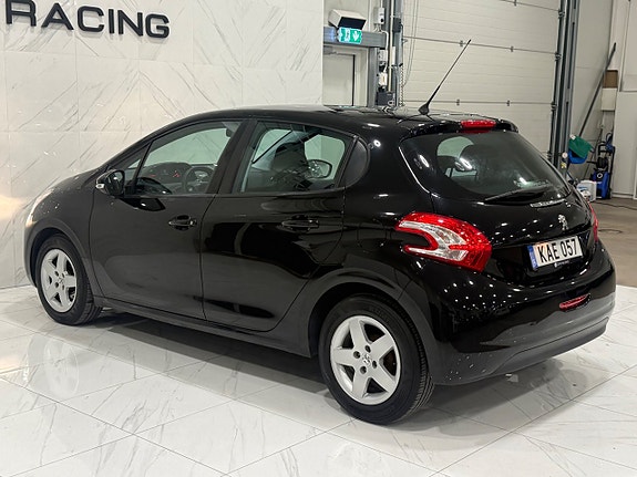 Peugeot 208 15 of 17