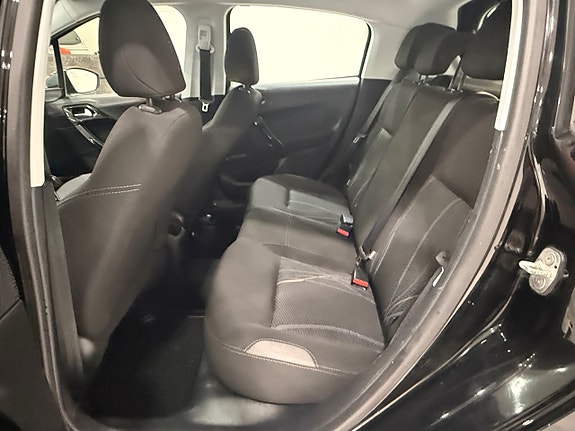 Peugeot 208 11 of 17
