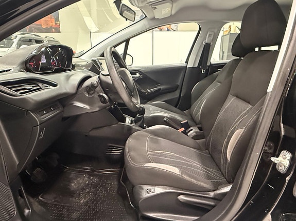 Peugeot 208 5 of 17