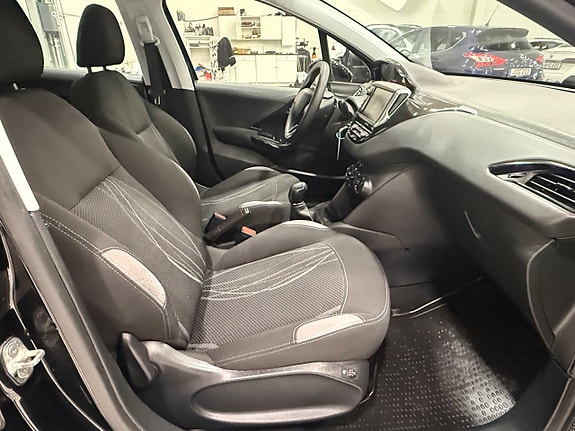 Peugeot 208 12 of 17