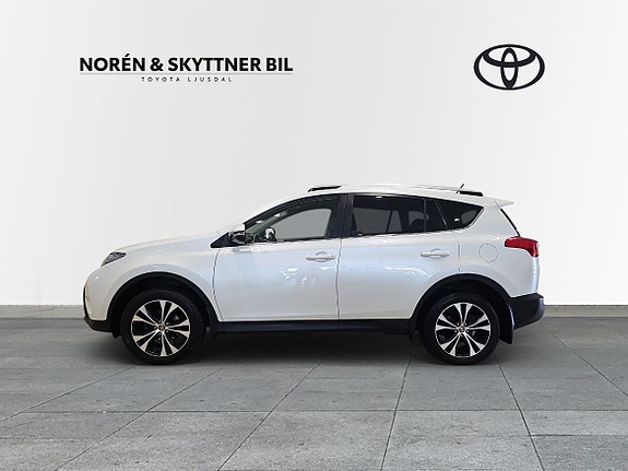 Toyota RAV4 3 of 10