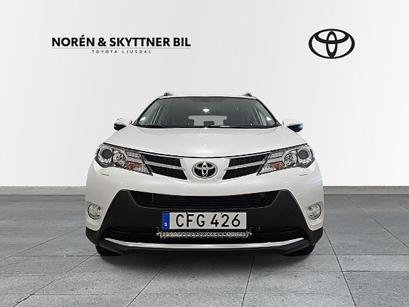 Toyota RAV4 5 of 10