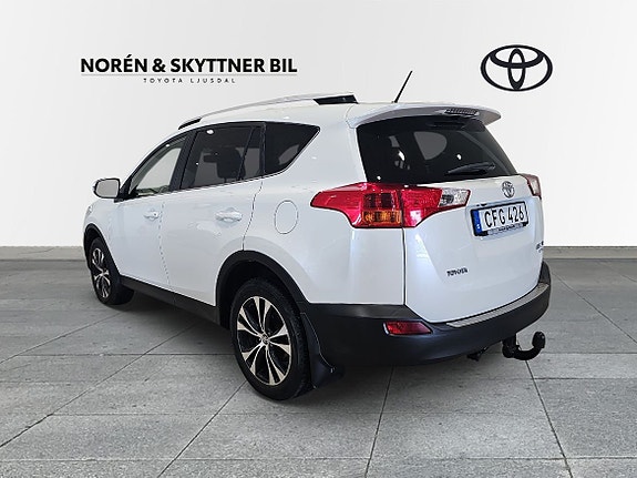 Toyota RAV4 2 of 10