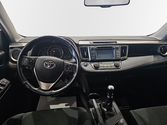 Toyota RAV4 8 of 10