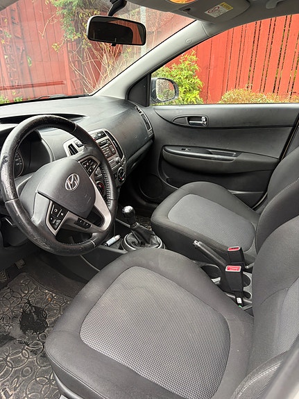 Hyundai i20 2 of 4