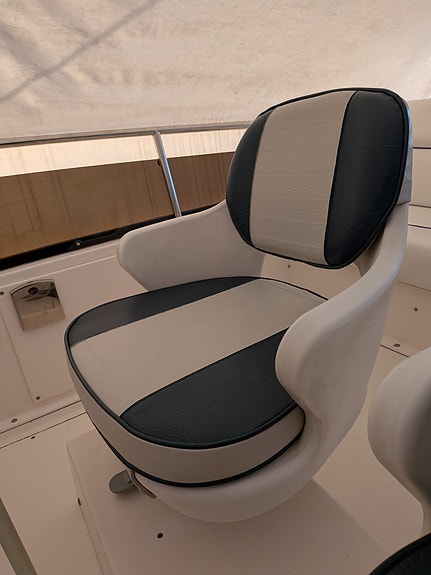 Välvårdad Storebro Royal Cruiser 355 Baltic med flybridge 18 of 22