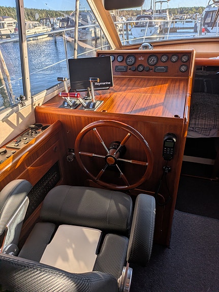 Välvårdad Storebro Royal Cruiser 355 Baltic med flybridge 17 of 22