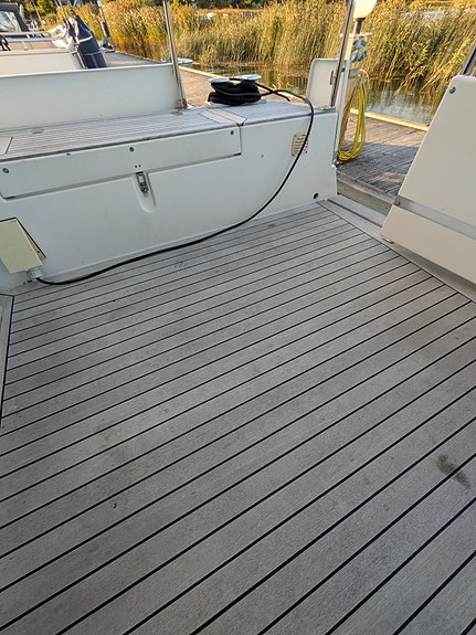 Välvårdad Storebro Royal Cruiser 355 Baltic med flybridge 3 of 22