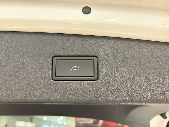 Volkswagen Tiguan Allspace 11 of 13