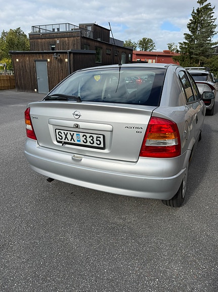 Opel Astra 2 of 8