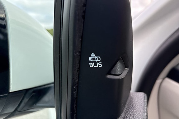 Volvo V40 14 of 27