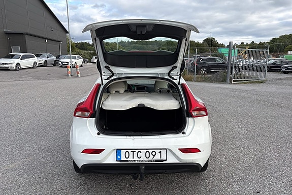 Volvo V40 17 of 27