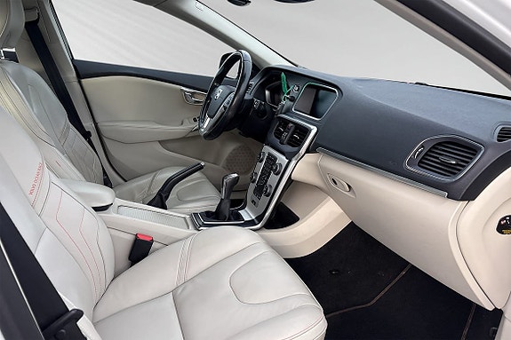 Volvo V40 11 of 27