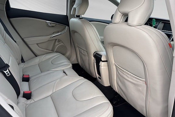 Volvo V40 12 of 27