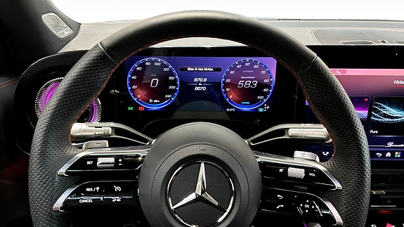 Mercedes-Benz GLB250+ 24 of 26