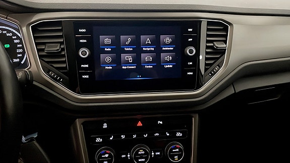Volkswagen T-Roc 8 of 12