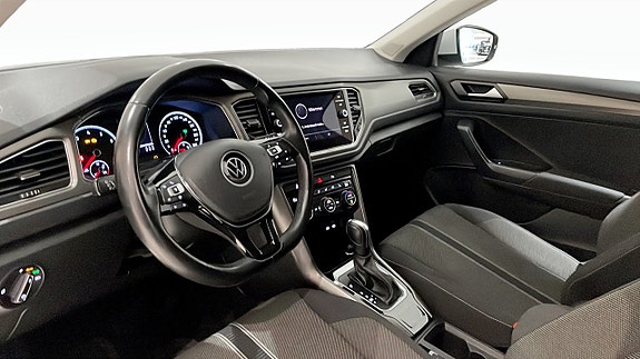 Volkswagen T-Roc 6 of 12