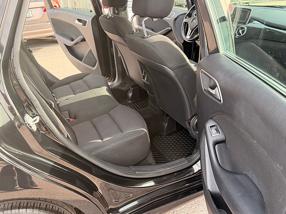 Mercedes-Benz B180 7 of 11