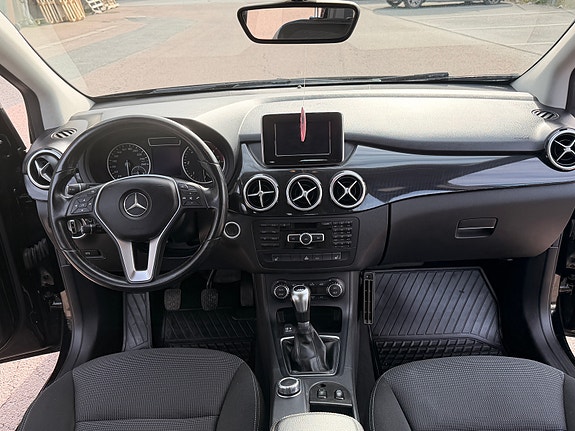 Mercedes-Benz B180 9 of 11