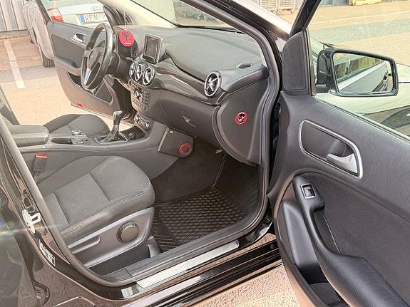 Mercedes-Benz B180 6 of 11