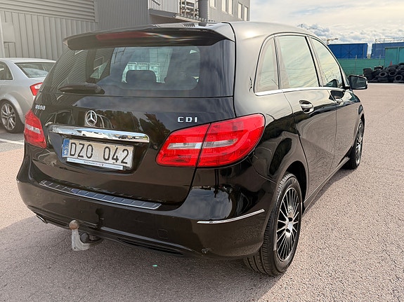 Mercedes-Benz B180 3 of 11
