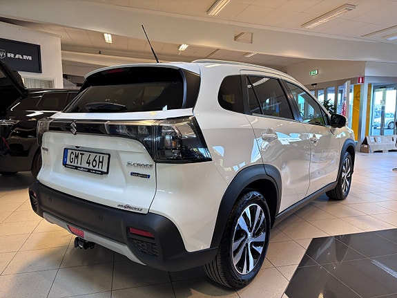 Suzuki S-Cross 4 of 17
