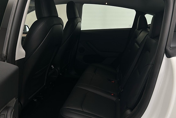 Tesla Model Y 12 of 26