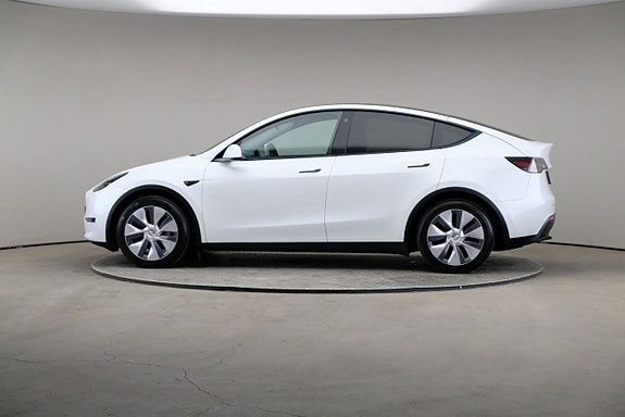 Tesla Model Y 4 of 26