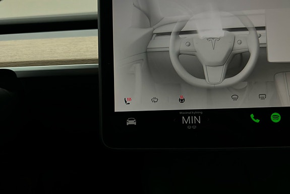 Tesla Model Y 21 of 26