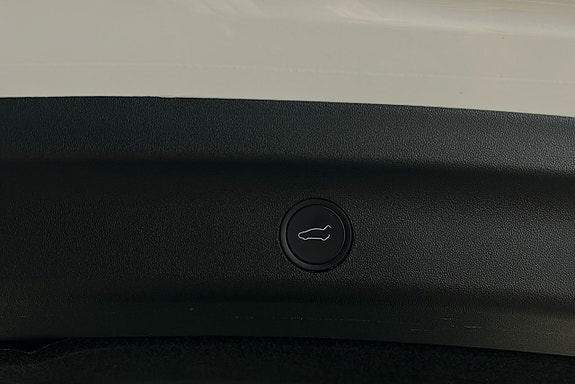 Tesla Model Y 14 of 26