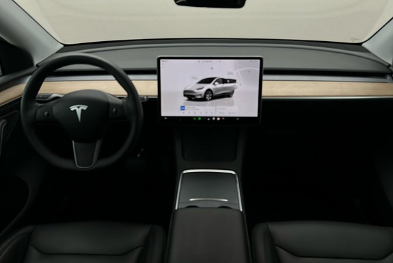 Tesla Model Y 6 of 26