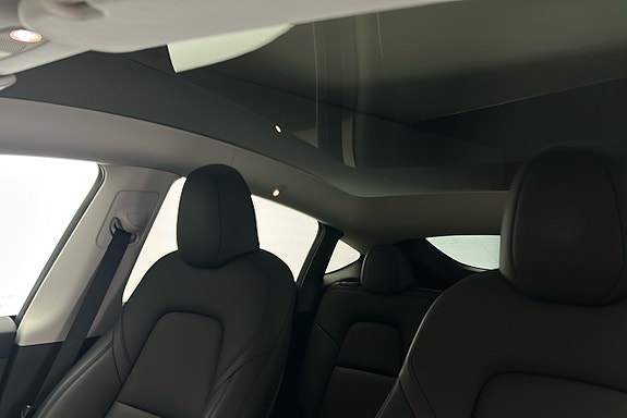 Tesla Model Y 19 of 26