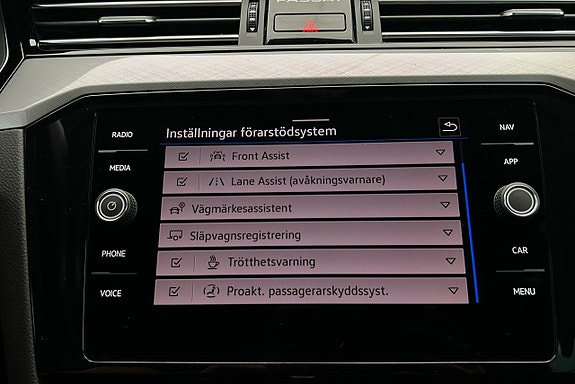 Volkswagen Passat 22 of 25