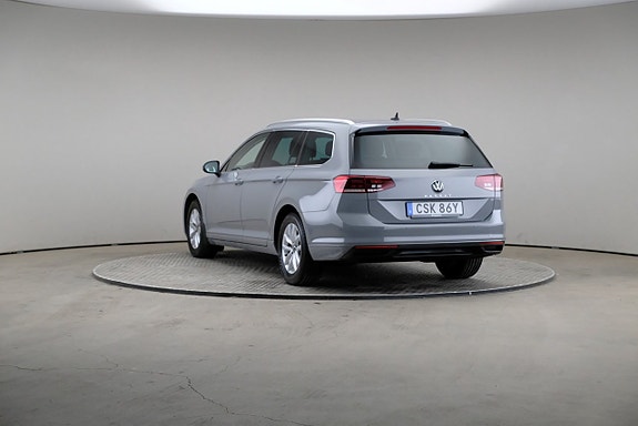 Volkswagen Passat 2 of 25