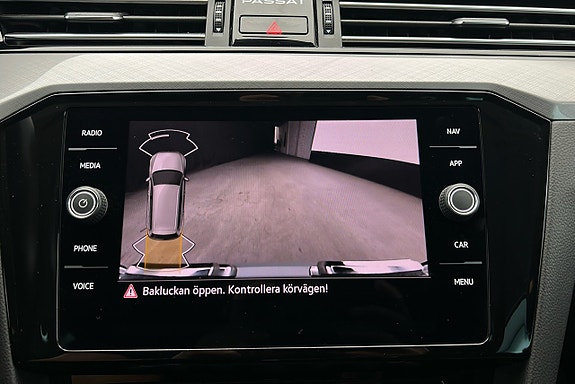 Volkswagen Passat 24 of 25