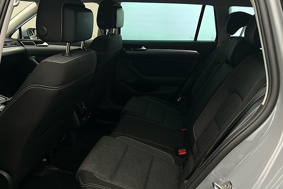 Volkswagen Passat 13 of 25
