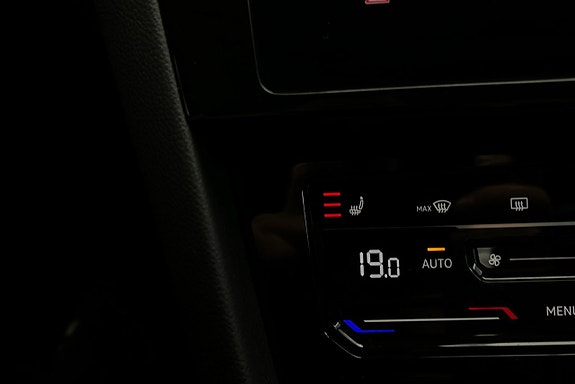 Volkswagen Passat 18 of 25