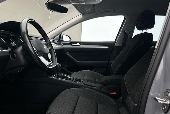 Volkswagen Passat 10 of 25