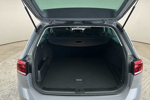 Volkswagen Passat 14 of 25