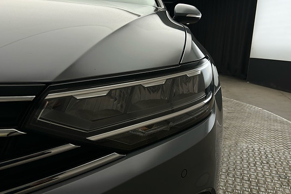 Volkswagen Passat 11 of 25