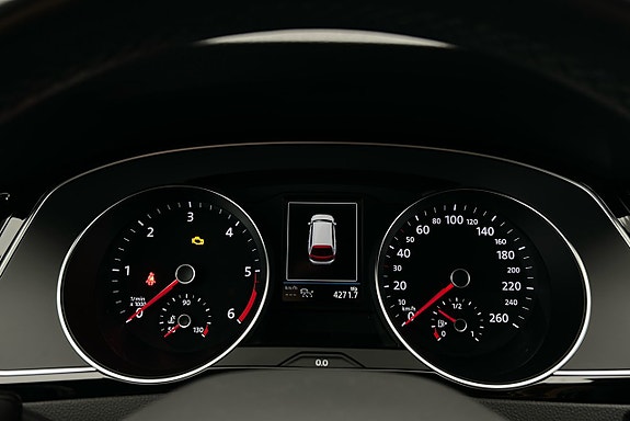 Volkswagen Passat 7 of 25