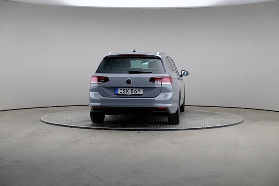 Volkswagen Passat 5 of 25