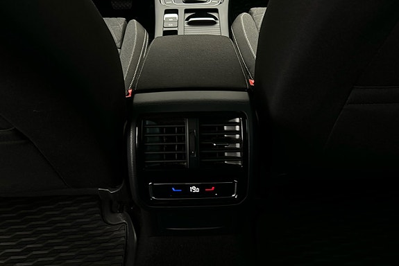 Volkswagen Passat 19 of 25