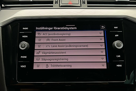 Volkswagen Passat 21 of 25