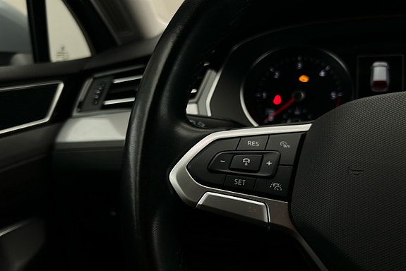 Volkswagen Passat 23 of 25