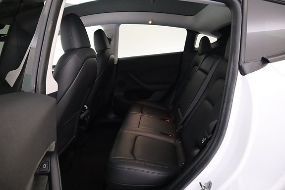 Tesla Model Y 14 of 20