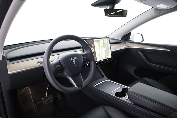 Tesla Model Y 11 of 20