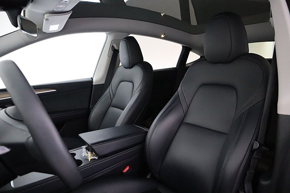 Tesla Model Y 13 of 20