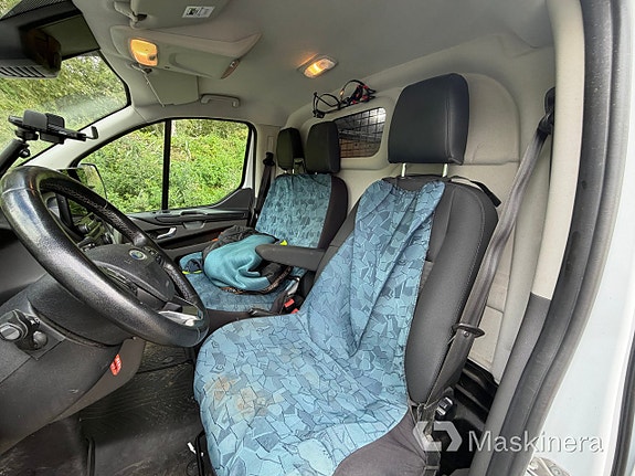 Ford Transit Custom 8 of 12