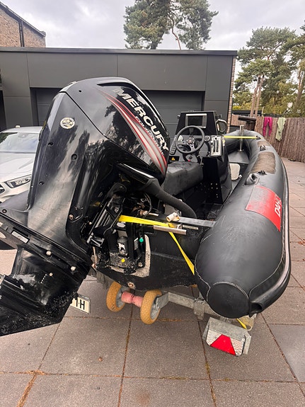 Dahl 18 med Mercury 100 hk och trailer 3 of 7